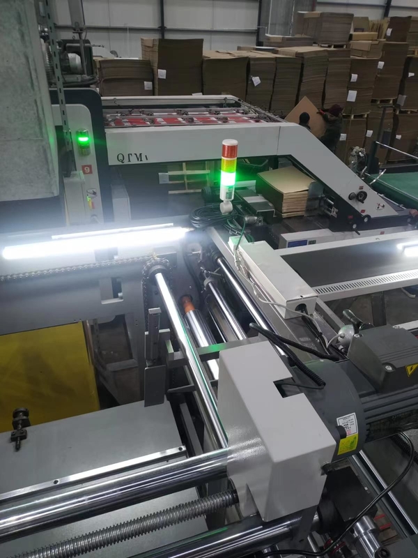 Podajnik tylny 3-warstwowy 5-warstwowy laminator fletowy 150 m / min Sterowanie PLC