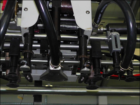 Tektura falista Automatyczna maszyna do laminowania fletów 100 arkuszy / min DF-1450S