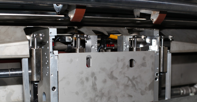 Szara maszyna do laminowania płyt 16KW do puzzli z ceną