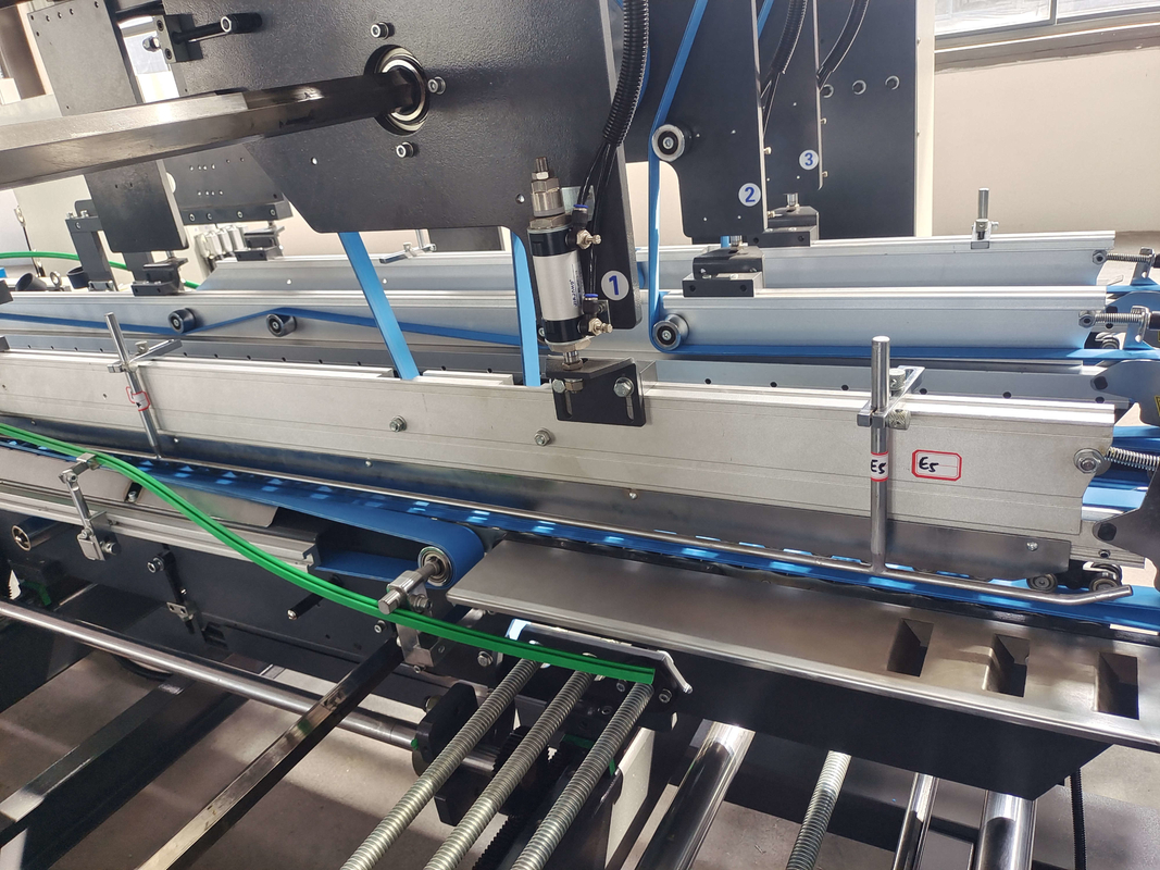 300-800gsm Pięciowarstwowa sklejarka do tektury falistej Automatyczna sklejarka do folderów